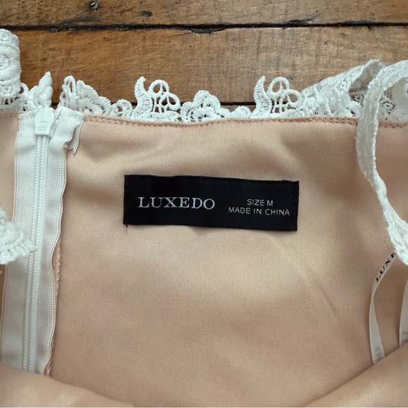 Elegant Lace Midi Dress in White - Picture 5 of 7